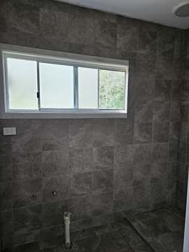 Large format tiled shower recess